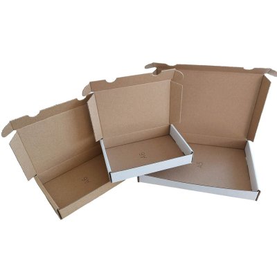 Witte brievenbusdoos 310 x 215 x 27 mm van enkelgolf karton